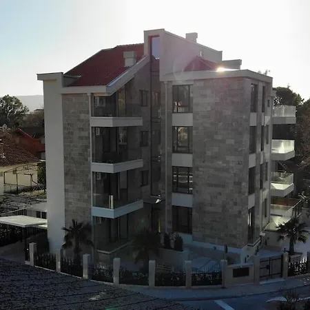 Park Residence 7 - 1 Bedroom & Parking At Tivat Center Esterno foto