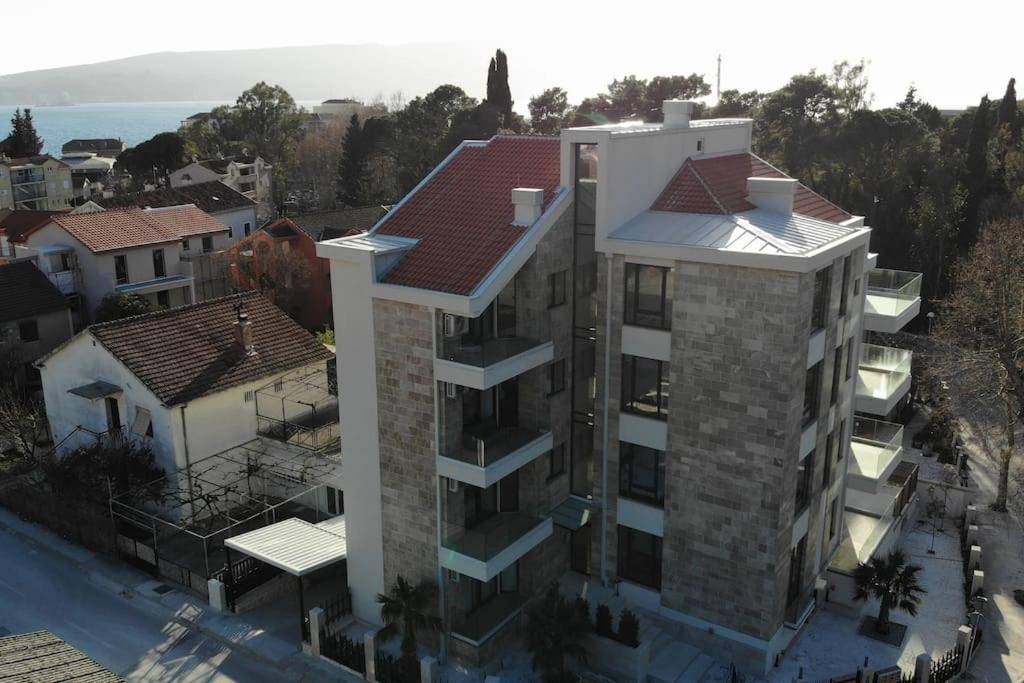 Park 7 - 1 Bedroom & Parking At Center Apartment *