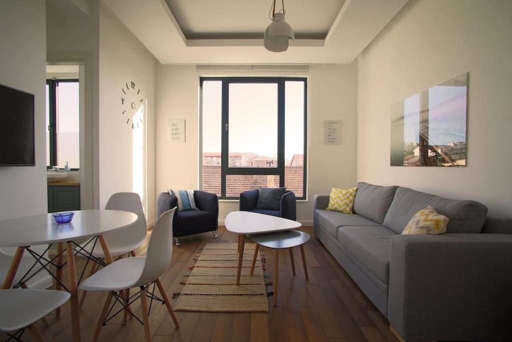 Park 7 - 1 Bedroom & Parking At Center *