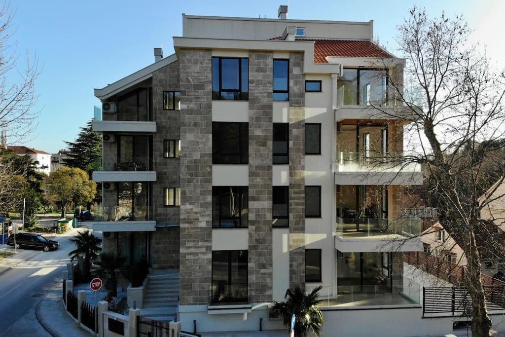 Park 7 - 1 Bedroom & Parking At Center Tivat