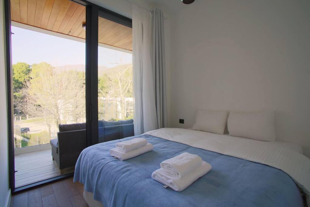 Park 7 - 1 Bedroom & Parking At Center Apartman *